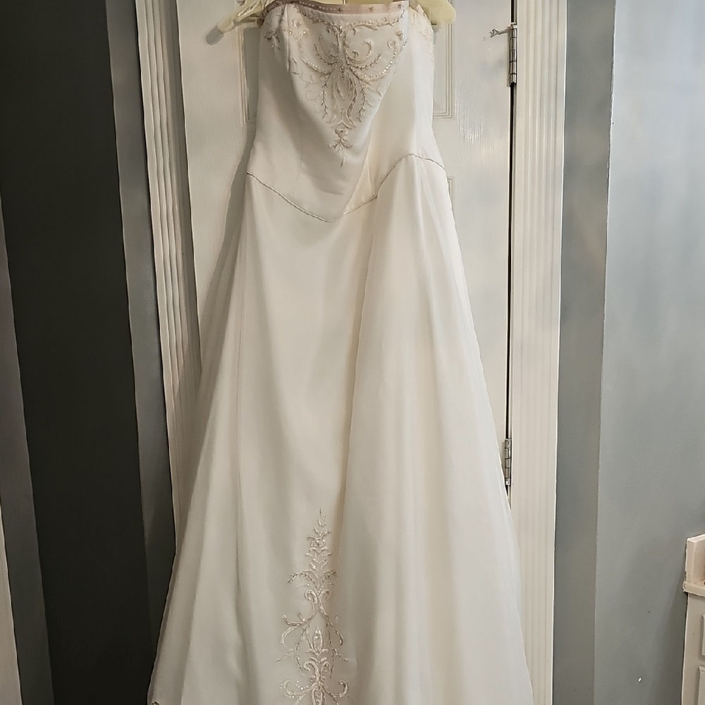 Elegant White Wedding  Dress